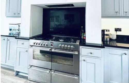 Gateshead House | Lodge - Sleeps 18, pet friendly & free parking