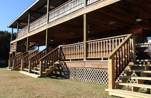 Canyon Lake Resort | Lodge Suite Downstairs W/ Deck - 102
