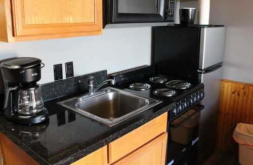 Canyon Lake Resort | Lodge Suite Downstairs Deluxe w/ Deck - 101