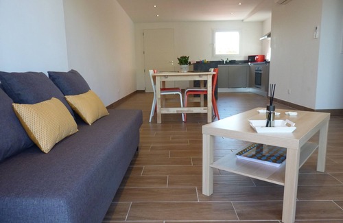 Valensole House | Lodges 1, Gîtes with private spa in the middle of olive trees and lavender