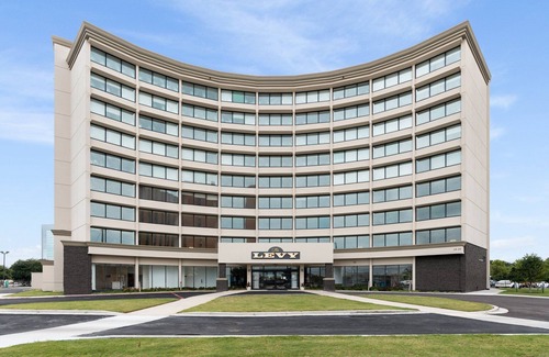 Greenway Plaza-Upper Kirby Apartment | Lodgeur | Studio by Levy Park | Upper Kirby