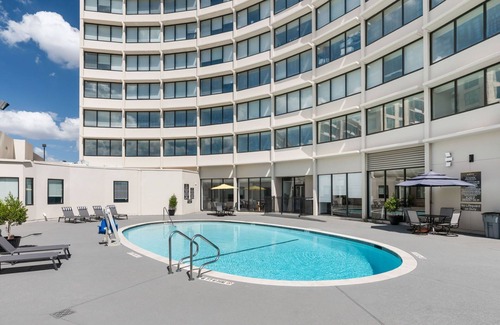 Greenway Plaza-Upper Kirby Apartment | Lodgeur | Studio by Levy Park | Upper Kirby