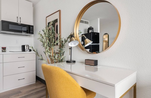 Greenway Plaza-Upper Kirby Apartment | Lodgeur | Studio near Med Center | Upper Kirby