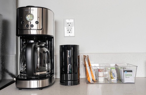 Greenway Plaza-Upper Kirby Apartment | Lodgeur | Studio w/fast WiFi & desk | Upper Kirby