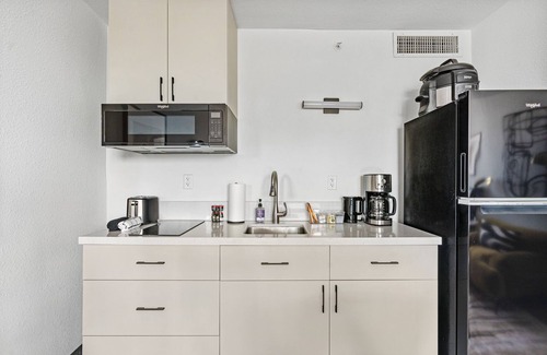 Greenway Plaza-Upper Kirby Apartment | Lodgeur | Stylish studio stay | Upper Kirby