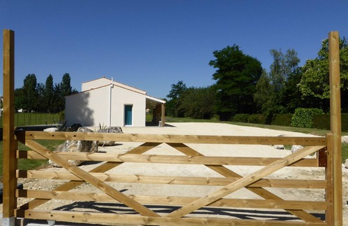 Saintes Cottage | Lodging 4 Gîte RE CLIMATISE IN THE CALM OF THE GREAT VERSENNES