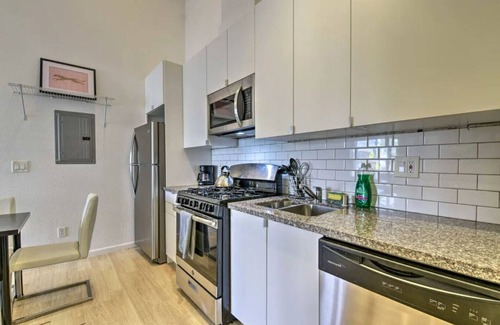 Belding Woods House | Loft 1700A two blocks from Bart and Amtrek