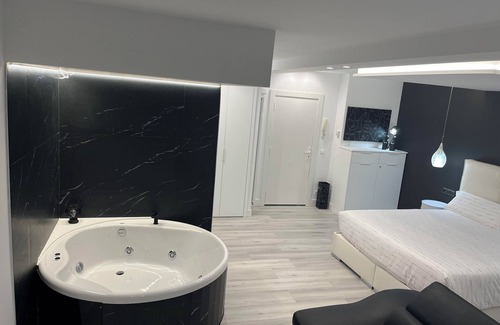 Castro Urdiales Apartment | Loft apartment "Black and White Suite Castro" with Jacuzzi and fireplace.