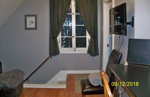 Des Plaines House | Loft Apt is above a detached Garage. Full bathroom, kitchenette, fridge, A/C