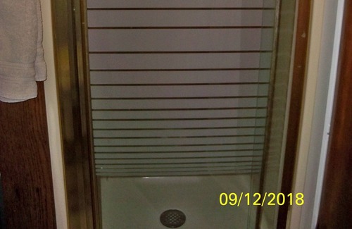 Des Plaines House | Loft Apt is above a detached Garage. Full bathroom, kitchenette, fridge, A/C