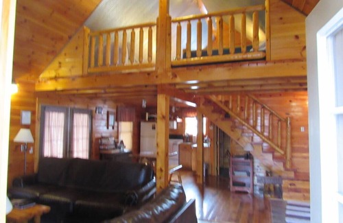 Laurelville Cabin | Loft cabin 2-4 guests Hocking Hills - Tar hollow