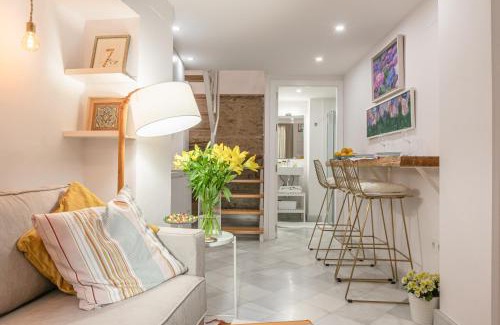 Museo Apartment | Loft duplex Sevilla wall