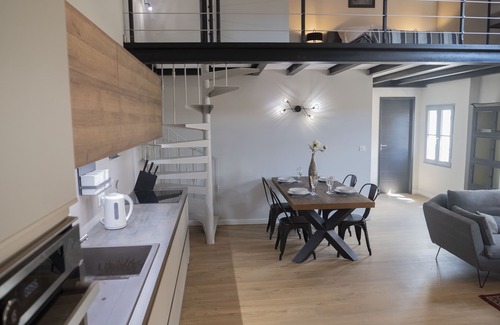 L'Isle-sur-la-Sorgue Apartment | Loft in the heart of the historic center of Isle sur la Sorgue