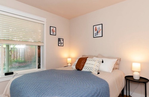 Magnolia Apartment | Loftium | Unbeatable Magnolia Suite In the Heart of it all!