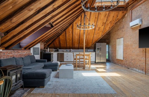 Parkside Apartment | Lofty Ambition | Stunning West End Rooftop Retreat