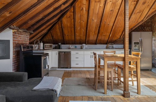 Parkside Apartment | Lofty Ambition | Stunning West End Rooftop Retreat