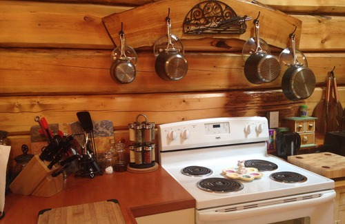 Roberts Creek Cabin | Log Cabin Fully Equipped. Up to 2 Adults + 3 Children. Dogs Welcome!