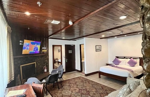 Baguio Hotel | Log Cabin Hotel-Baguio