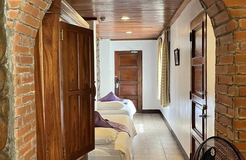 Baguio Hotel | Log Cabin Hotel-Baguio