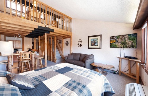 Purgatory Cabin | Log Cabin in the Lodge (#506) | 10 min to Ski - Views, Golf, AC/Pool/Hot Tub