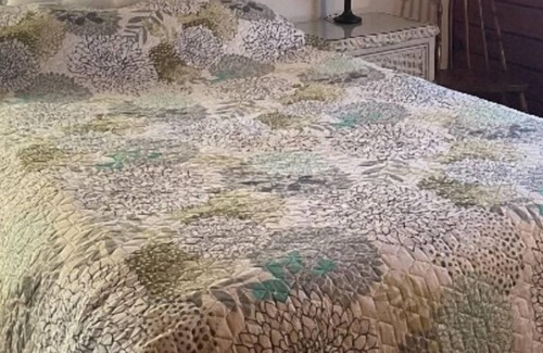 Golts Cabin | Log Cabin in the woods in nature in a secluded peaceful place.