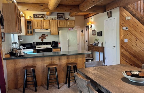 Pinetop Cabin | Log Cabin in the Woods