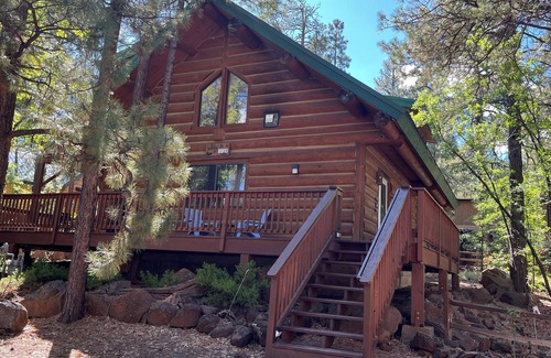 Pinetop Cabin | Log Cabin in the Woods