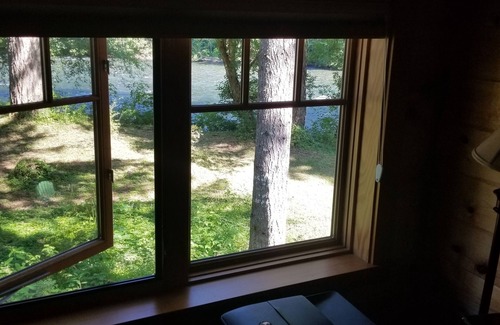 McKenzie Bridge Cabin | Log Cabin Inn McKenzie Riverfront Cabin, Newly Built