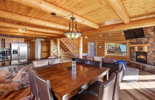Cripple Creek Cabin | Log Cabin near Historic Cripple Creek, Hot Tub and Spectacular Views!