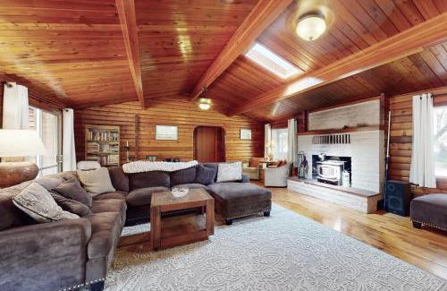 Burnt Ranch House | Log Cabin on the River