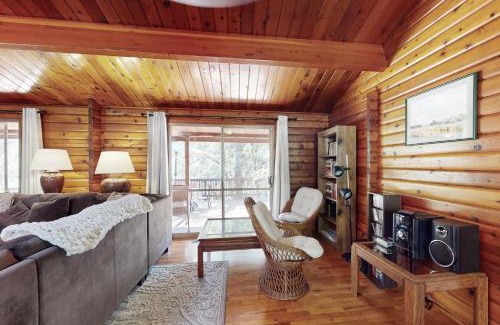 Burnt Ranch House | Log Cabin on the River
