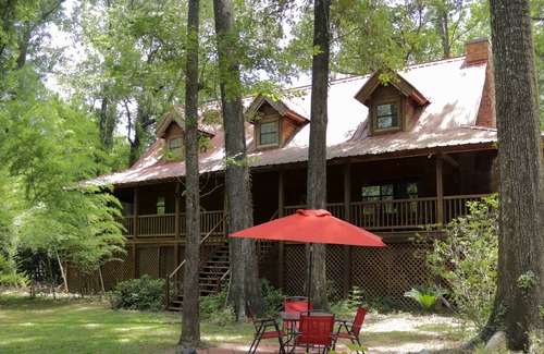 Baker Cabin | Log Cabin on the River