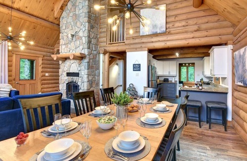 Labelle Ski Chalet | Log Cabin w Hot Tub, Beach 10m, near Tremblant
