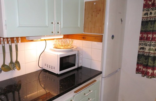 Lonashult Cabin | Log Cabin with Boat at Lake Åsnen, Fast Internet, 3 bedrooms, Sleeps 6, Pets OK