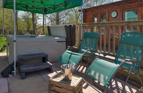 Maidstone Cabin | Log cabin with hot tub , dog friendly. ideal for walkers or a romantic break