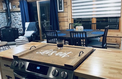 Wallenpaupauk Lake Estates Cabin | Log Cabin with Modern Amenities