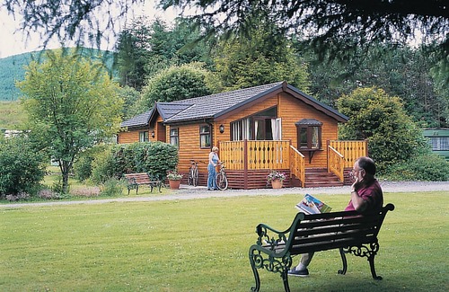 Selkirk Ski Chalet | Log cabin with one double with en suite shower and two twin.