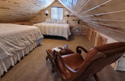 Orderville House | Log Cabin Zion Retreat. Walking distance to East Zion Trails
