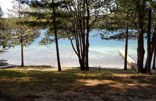 Kalkaska Cottage | Log Cottage on Blue Lake-Fall has arrived!