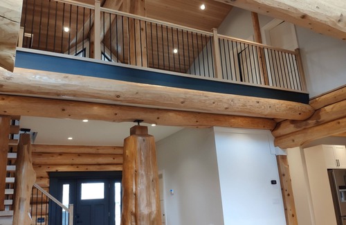 Harrison Hot Springs Ski Chalet | Log Home | 4 Bedrooms (7 Beds) | 2.5 Baths | Maximum 12 Guests