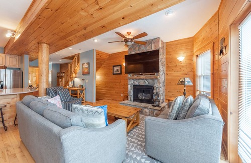 McHenry House | Log-Style Villa w/Lake Views & Theater