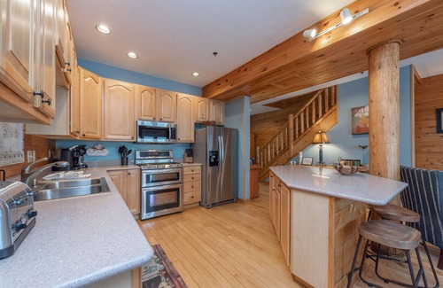 McHenry House | Log-Style Villa w/Lake Views & Theater