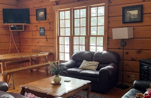 Wilmington Cabin | Logcabin in ADK of Fall Foliage and Winter Whiteface/Lake Placid fun