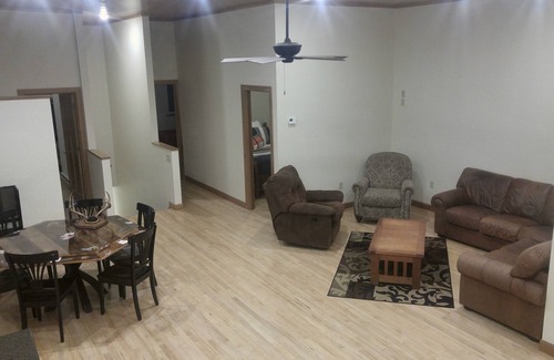 Cochrane Cabin | Logde sleeps 11 .set up for exploring the Mississippi River or Driftless Area.