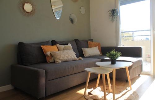 Cournonsec Apartment | Logement lumineux près de la mer et de la ville