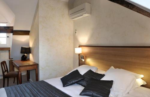 La Ferte-Imbault Hotel | Logis Auberge À La Tête De Lard