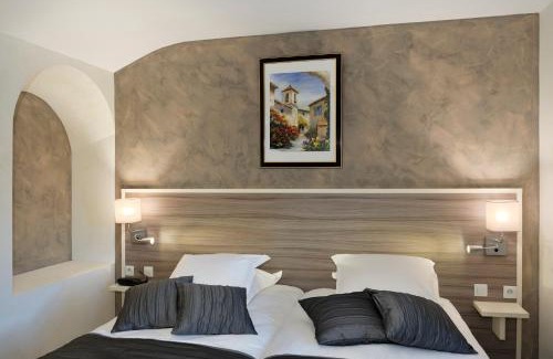 La Ferte-Imbault Hotel | Logis Auberge À La Tête De Lard