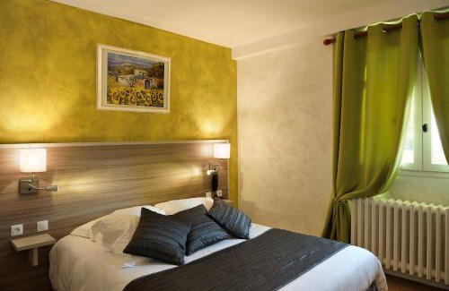 La Ferte-Imbault Hotel | Logis Auberge À La Tête De Lard