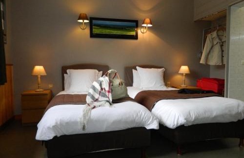 Guines Hotel | LOGIS - Auberge Du Colombier