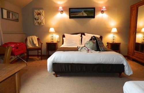 Guines Hotel | LOGIS - Auberge Du Colombier